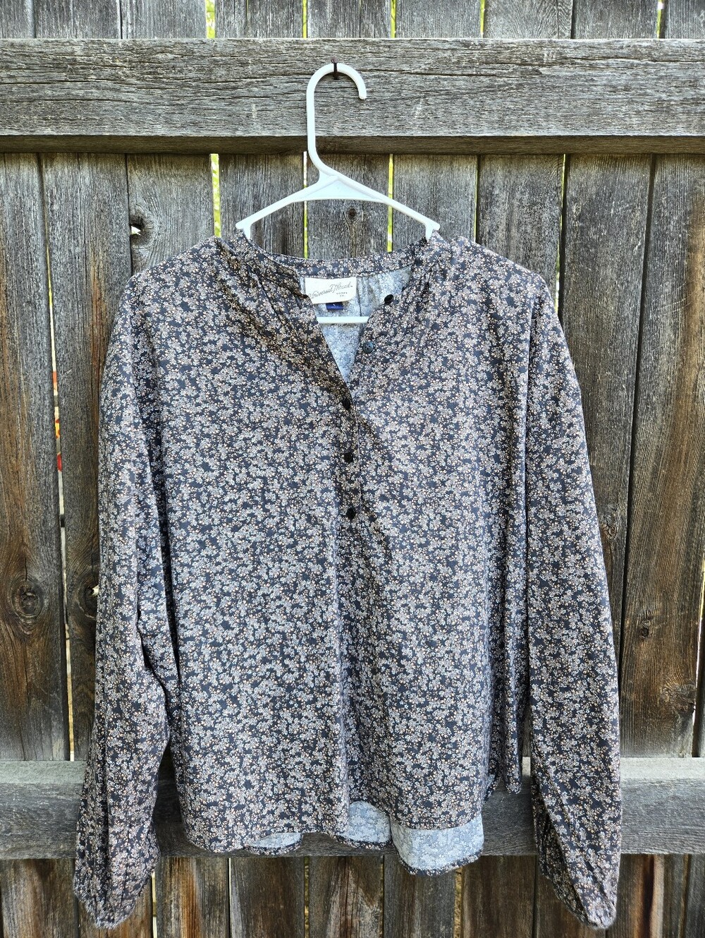Universal Thread Dark Gray, Coral And White Floral Button-Front Blouse